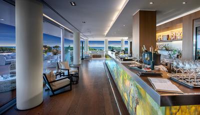 67 Sky Lounge Bar