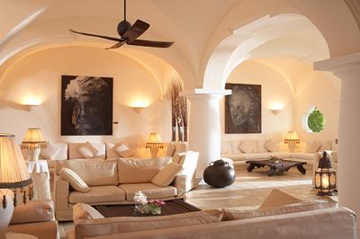 Bar and Lounge