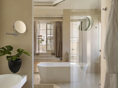 Emperor Nero Suite Redlevel