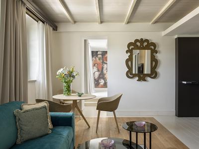 Renaissance Suite Redlevel