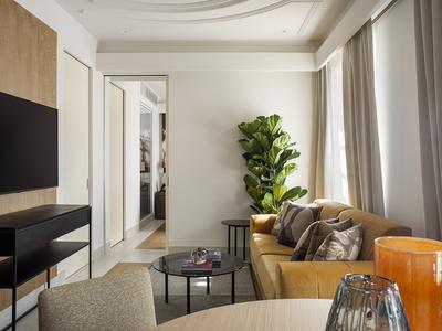 One bedroom Master Suite with View Red Level