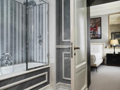Grand Deluxe Room
