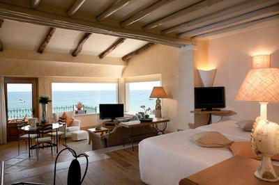 Waterfront Boathouse Suite