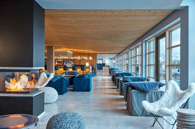Lobby Lounge and Bar