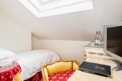 Single Attic Mansarda