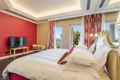 Liz Taylor Suite Lake View