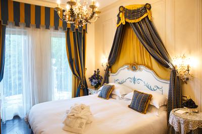 Deluxe Side Lake View Room