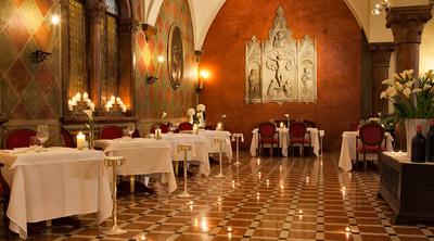 The Due Torri Lounge & Restaurant