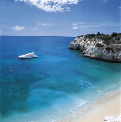 Beach and Vila Vita Yacht