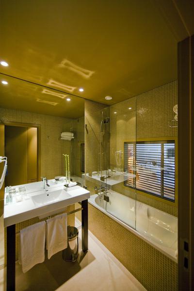Classic Room - Bathroom
