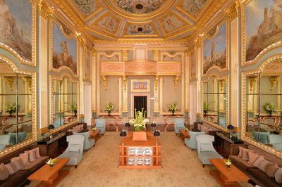 Mirror Room