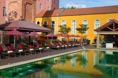 Exterior Swimming Pool