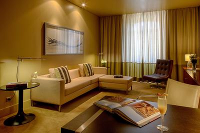 Suite River View Living Room