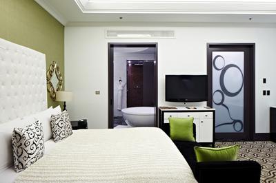 Atrium Suite Black & White