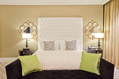 Atrium Suite Black & White
