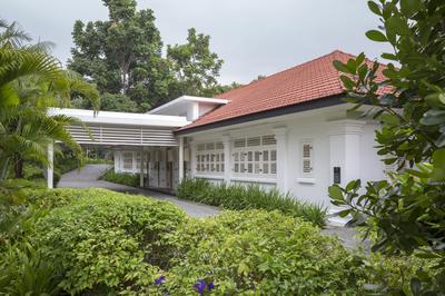 Colonial Manor