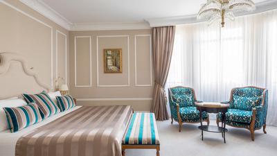 One-Bedroom Art Suite / Two-Bedroom Art Suite