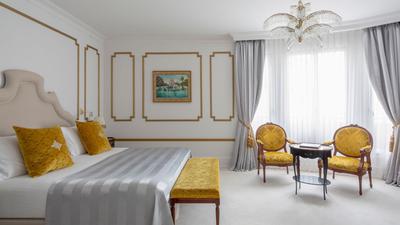 One-Bedroom Art Suite / Two-Bedroom Art Suite