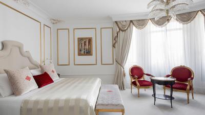 One-Bedroom Art Suite / Two-Bedroom Art Suite