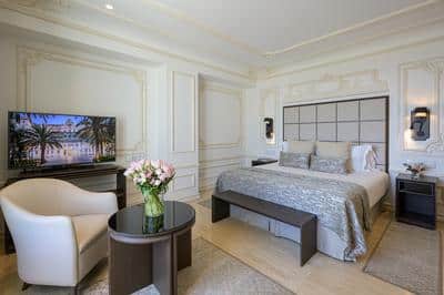 Deluxe Sea Room