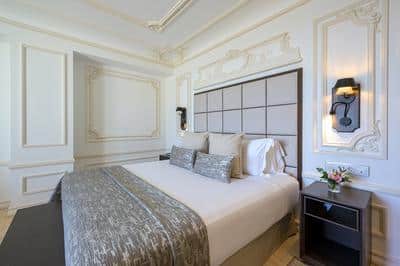 Deluxe Sea Room