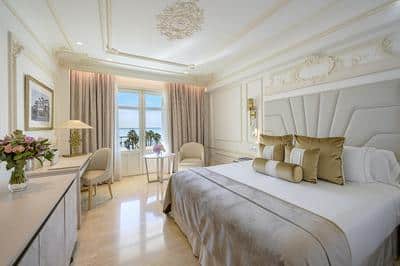 Deluxe Sea Room