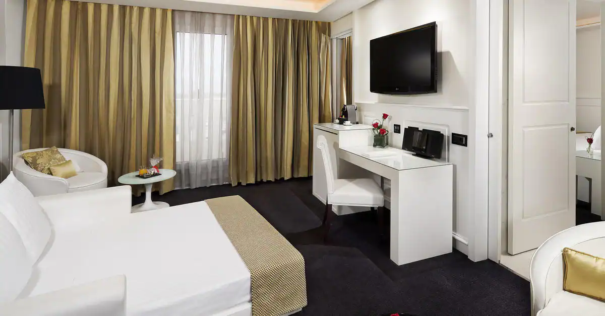One Bedroom Master Suite RedLevel