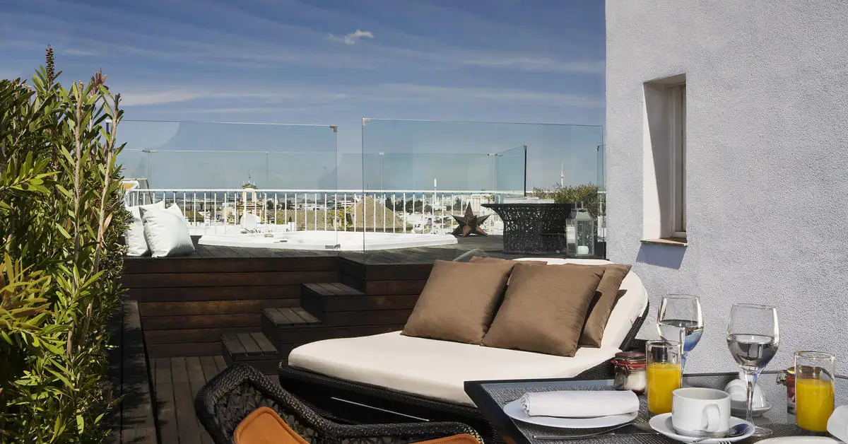 Penthouse Suite RedLevel