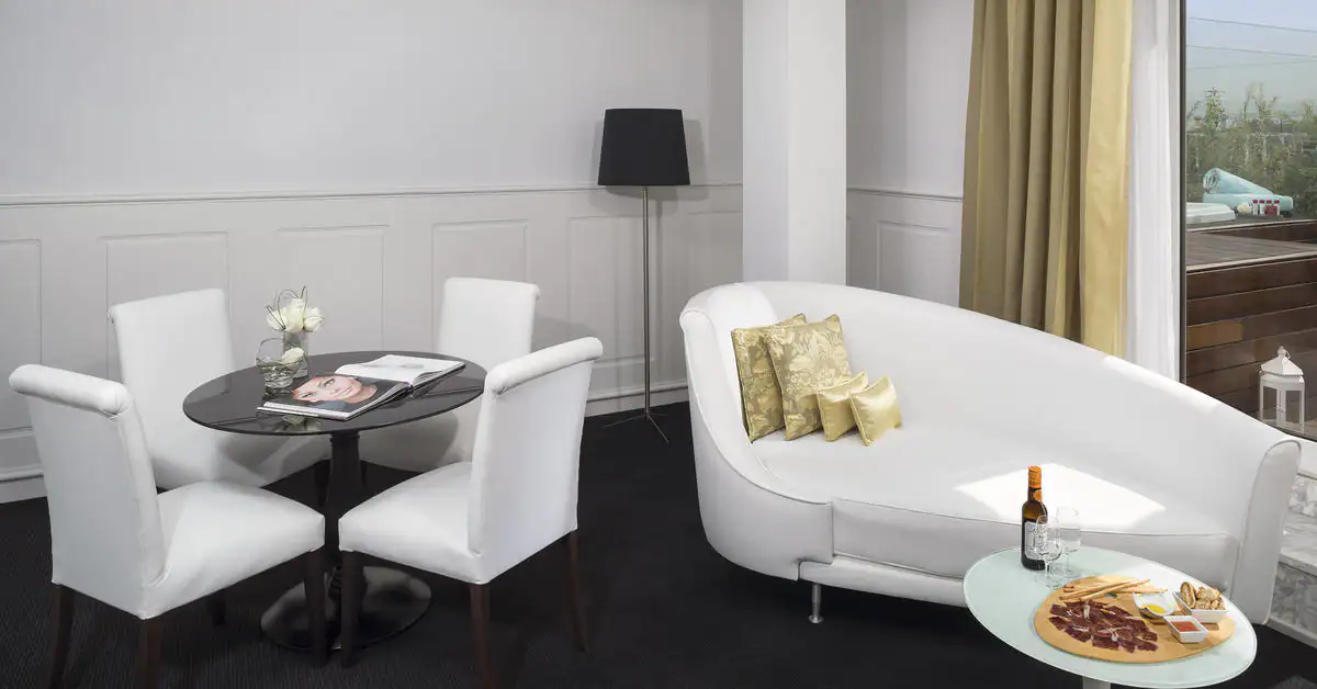 Penthouse Suite RedLevel