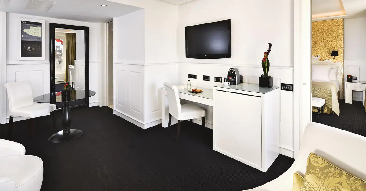 One Bedroom Master Suite RedLevel