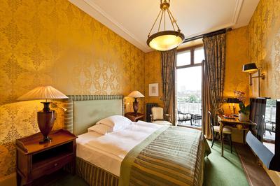 River Room, Queen with Balcony