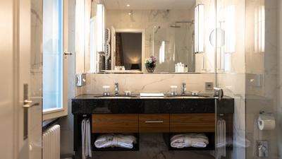 Junior Suite Bathroom