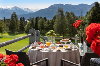 Eating & Drinking - Breakfast on the Terrace