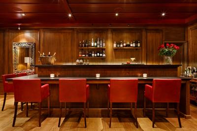 Eating & Drinking - Les Alpes Bar 01