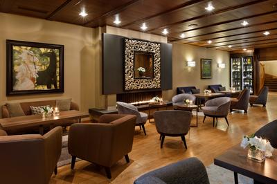 Eating & Drinking - Lounge 01