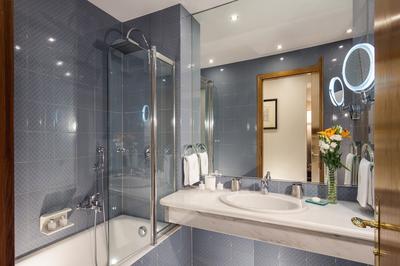 Superior Executive Room Bathroom