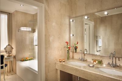 Junior Suite Palace Bathroom