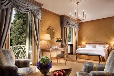 Superior Palace Room