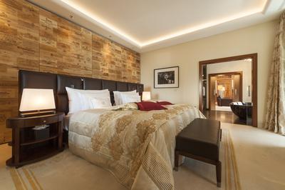 Deluxe Residence with Lake View