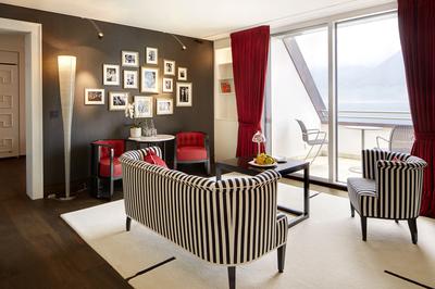 Deluxe Suite with Lake View