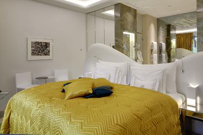 Deluxe Suite with Mountain View
