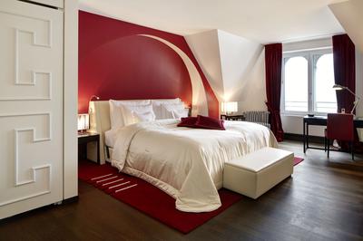 Deluxe Suite with Lake View