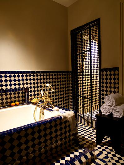 Courtyard King with Soaking Tub