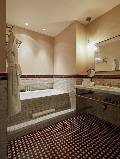 Superior King with Soaking Tub