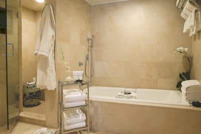 Junior Suite Beige Bathroom