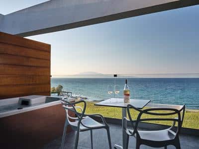 Spa Suite Sea View Outdoor Jetted Tub
