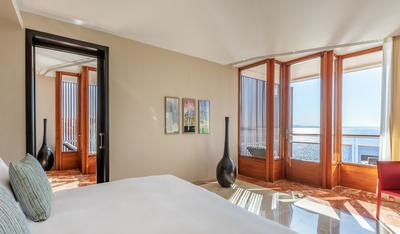 RedLevel Royal Suite