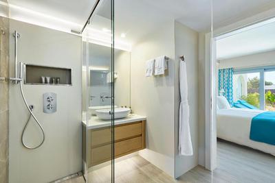 Laguna Suite Swim Up2