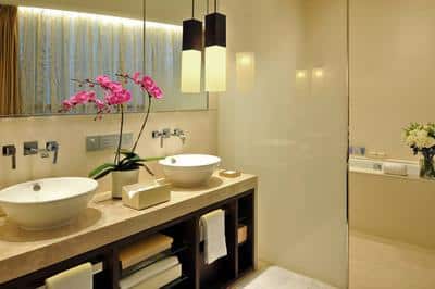 Premier Room Bathroom