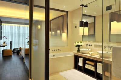 Deluxe Room Bathroom